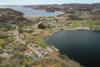 Luftansicht vom Fjord mit Kanal zum offenen Meer